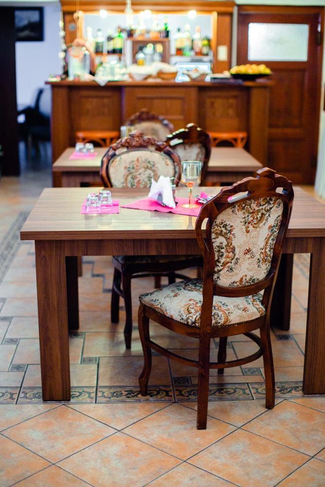 Hotel Krivan Kysucke Nove Mesto Zewnętrze zdjęcie